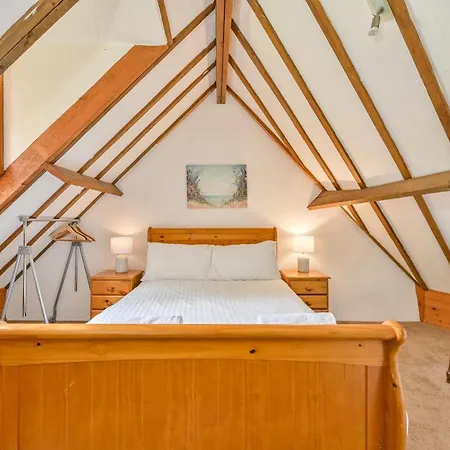 Polean Farm - With Free Animal Feeding And Pony Rides And Free Access To A Nearby Pool * Looe