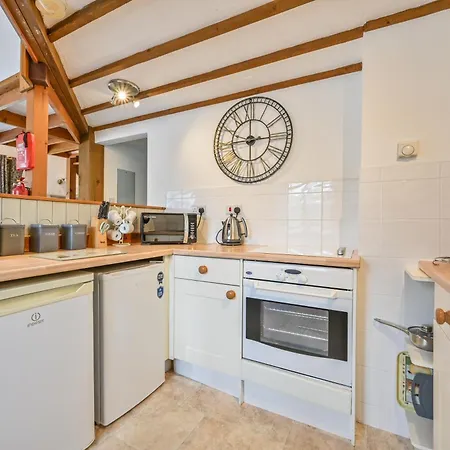 Polean Farm - With Free Animal Feeding And Pony Rides And Free Access To A Nearby Pool * Looe