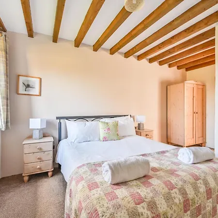Polean Farm - With Free Animal Feeding And Pony Rides And Free Access To A Nearby Pool * Looe