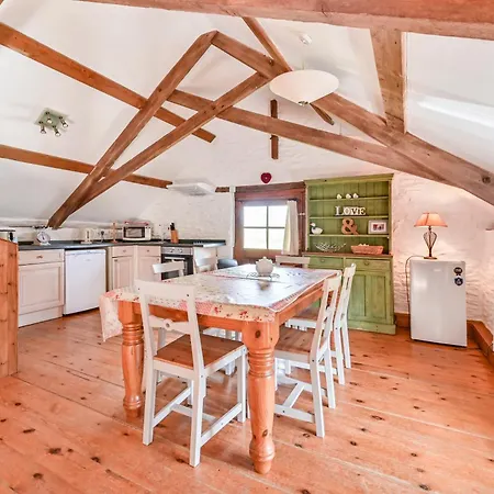 Polean Farm - With Free Animal Feeding And Pony Rides And Free Access To A Nearby Pool Vakantiehuis