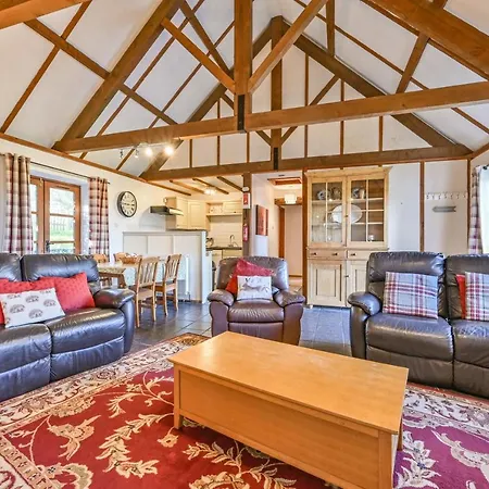 Polean Farm - With Free Animal Feeding And Pony Rides And Free Access To A Nearby Pool *