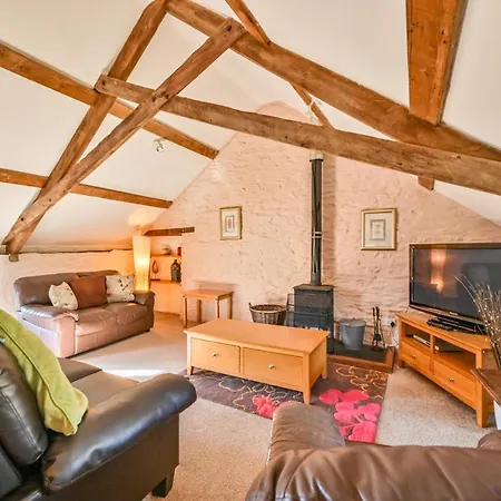 Polean Farm - With Free Animal Feeding And Pony Rides And Free Access To A Nearby Pool Holiday home Looe