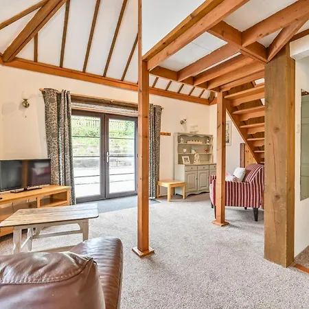 Polean Farm - With Free Animal Feeding And Pony Rides And Free Access To A Nearby Pool Holiday home *