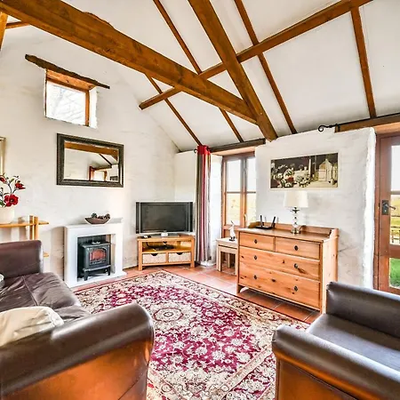 Polean Farm - With Free Animal Feeding And Pony Rides And Free Access To A Nearby Pool Holiday home *