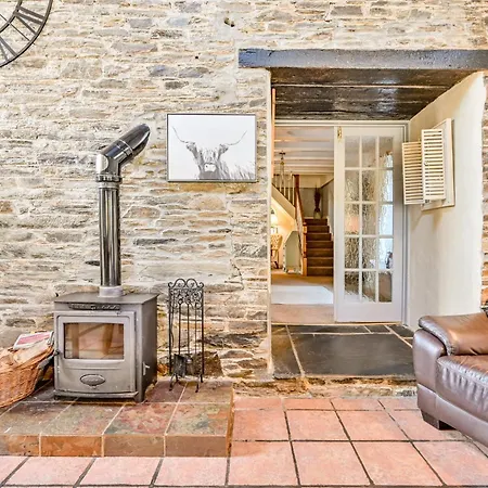 Polean Farm - With Free Animal Feeding And Pony Rides And Free Access To A Nearby Pool Holiday home *