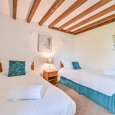 Polean Farm - With Free Animal Feeding And Pony Rides And Free Access To A Nearby Pool * Looe