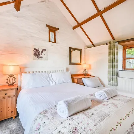 Polean Farm - With Free Animal Feeding And Pony Rides And Free Access To A Nearby Pool * Looe