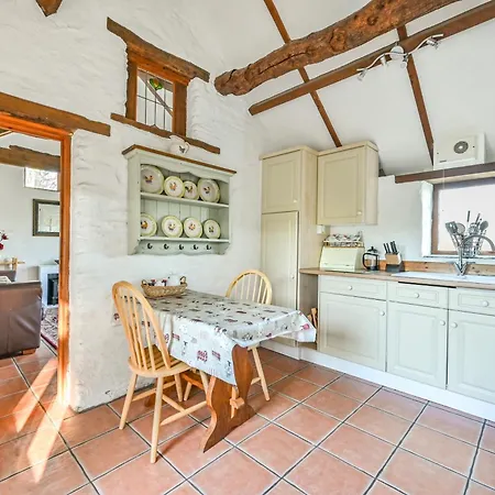 Polean Farm - With Free Animal Feeding And Pony Rides And Free Access To A Nearby Pool Holiday home Looe