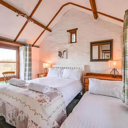 Polean Farm - With Free Animal Feeding And Pony Rides And Free Access To A Nearby Pool * Looe