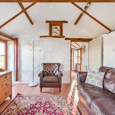 Polean Farm - With Free Animal Feeding And Pony Rides And Free Access To A Nearby Pool * Looe