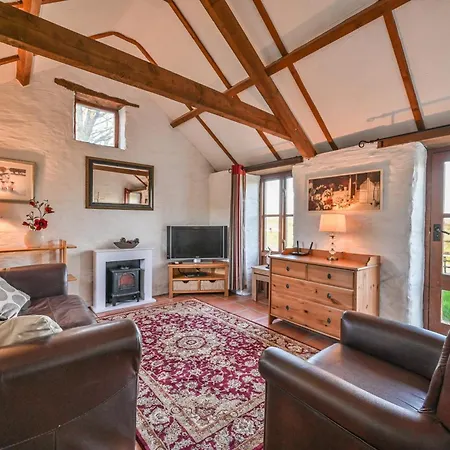 Polean Farm - With Free Animal Feeding And Pony Rides And Free Access To A Nearby Pool Looe