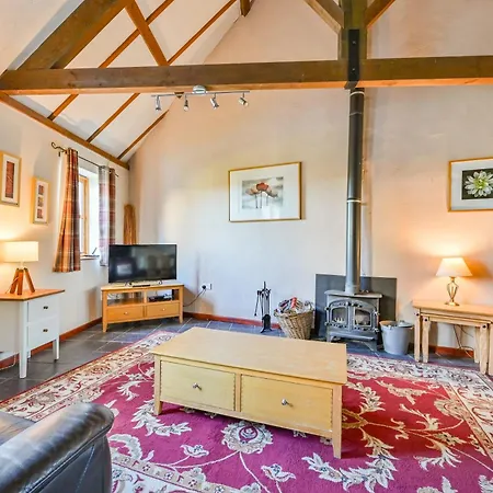 Polean Farm - With Free Animal Feeding And Pony Rides And Free Access To A Nearby Pool Looe