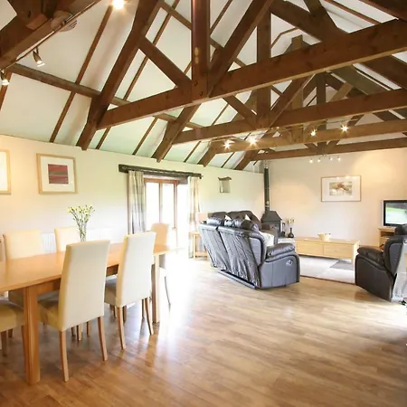 Ferienhaus Polean Farm - With Free Animal Feeding And Pony Rides And Free Access To A Nearby Pool Looe