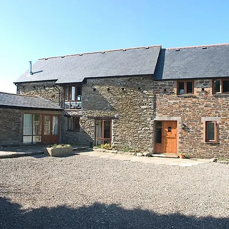 Polean Farm - With Free Animal Feeding And Pony Rides And Free Access To A Nearby Pool Holiday home Looe