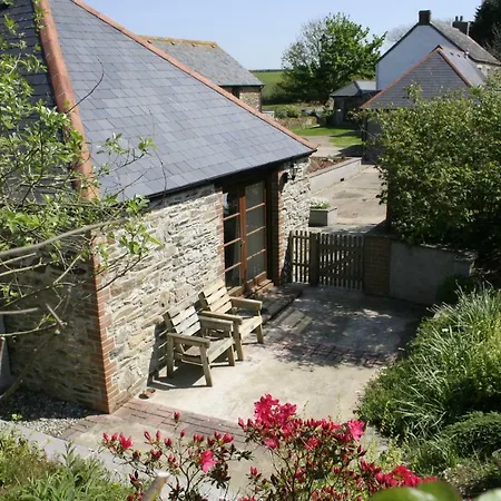 Polean Farm - With Free Animal Feeding And Pony Rides And Free Access To A Nearby Pool