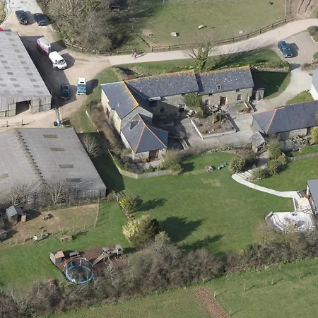Ferienhaus Polean Farm - With Free Animal Feeding And Pony Rides And Free Access To A Nearby Pool Looe